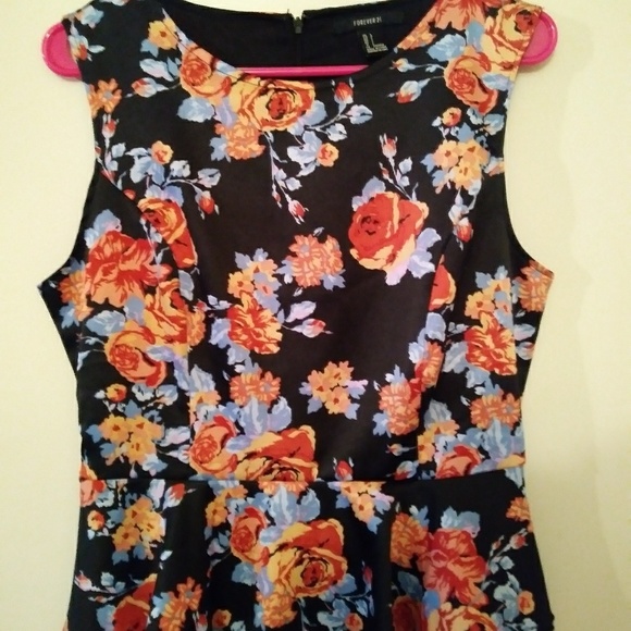 Forever 21 Floral Dress. - Picture 3 of 3